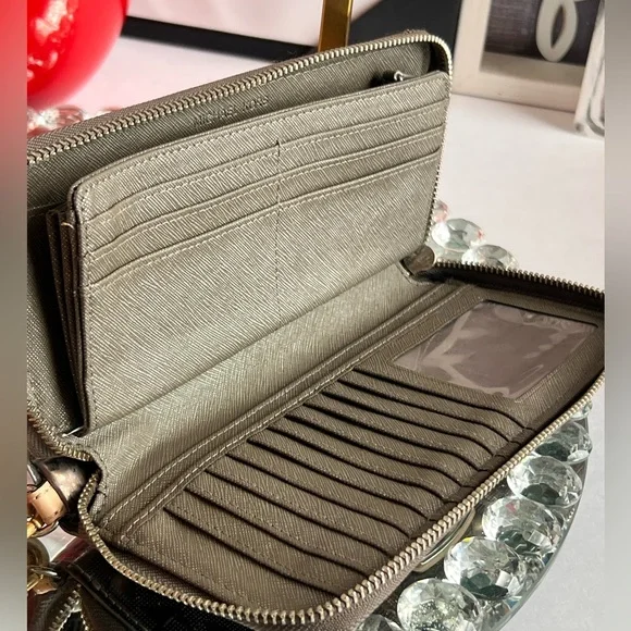 Michael Kors Metallic Logo Wallet with Gold Chain - Picture 5 of 12